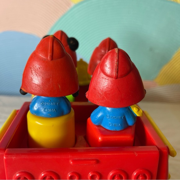 Disney Mickey Mouse Fire Truck  Toy & Friends Shape Sorter Vintage 1989 Mattel - Picture 7 of 9